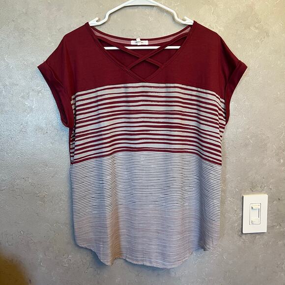 Maurice’s Cute Casual Criss-Cross Color Block Shirt Red Gray Women’s Large - Picture 2 of 8